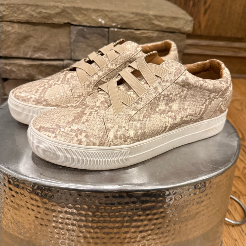 DV by Dolce Vita Beige Snake Print Platform Sneaker size 10